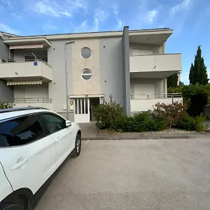 Lili Zaton (Zadar)