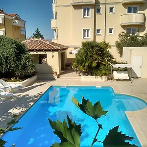 Lekavski Aparthotel